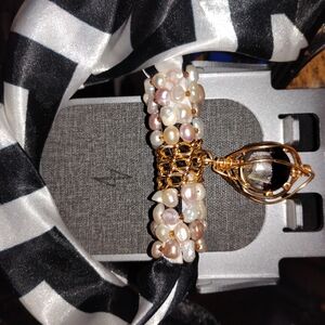 Elegant Pearl and Gold Pendant Necklace